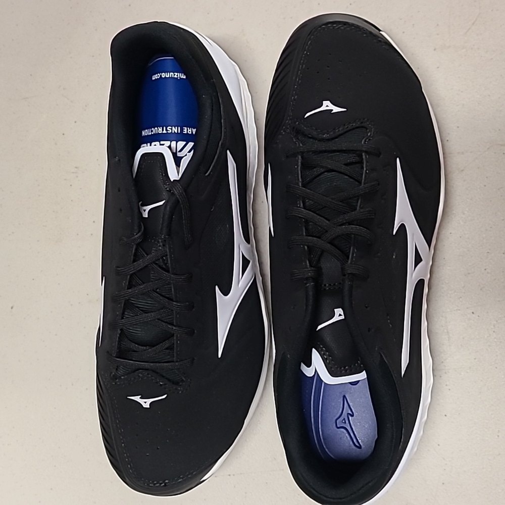 COPY - COPY - COPY - Mizuno Sweep 5 Metal Spike Softball Cleats